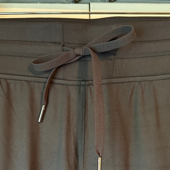 NWT Lululemon Athletica Jogger Crop - Picture 6 of 7